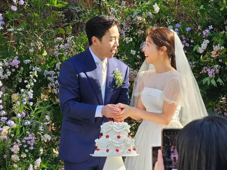https://www.jazminemedia.com/wp-content/uploads/2023/11/Sojin-And-Lee-Dong-Has-Wedding.jpg